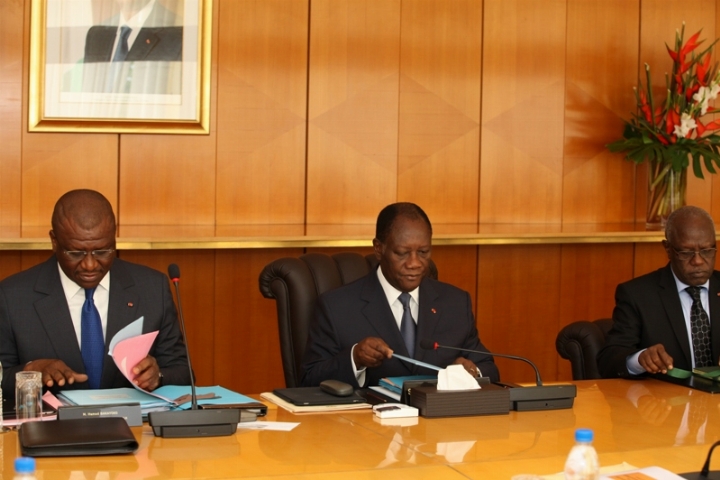 C Te D Ivoire Le Pr Sident Ouattara Dissout Le Gouvernement Abidjan